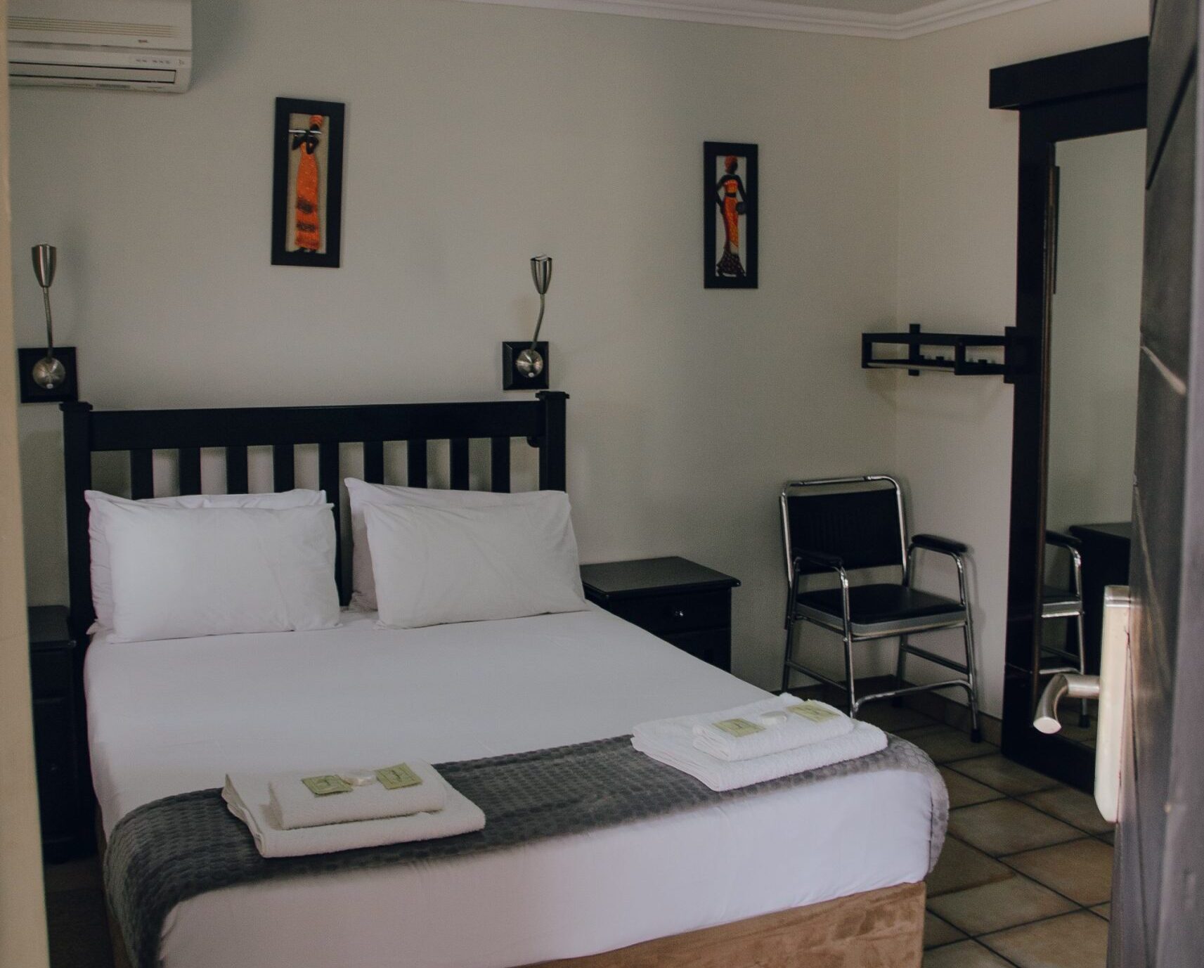 Disability-friendly, wheelchair-accessible room at Towers Lodge